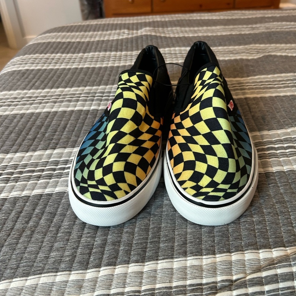 New Ecko Men's Size 11 Black and Multicolor Checkered Slip-Ons - Picture 4 of 5